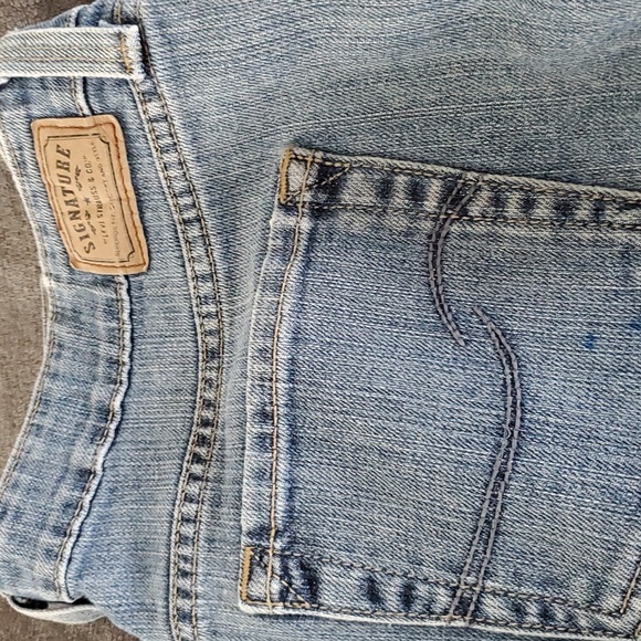 Levi's - Picture 2 of 4